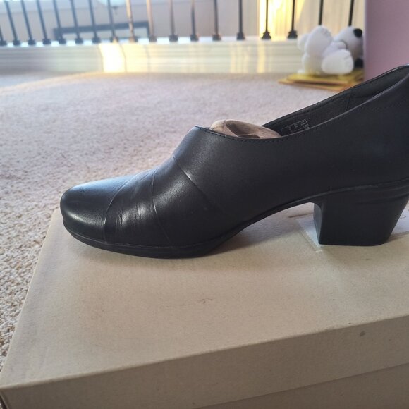 Clarks Black Loafer shoe-8 New in box - Picture 3 of 7